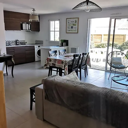 Holiday home Maison Sous Les Pins Pour 5 Pers, Terrasse, Parking A - Fr-1-194-363