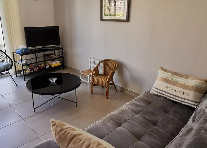 Holiday home Maison Sous Les Pins Pour 5 Pers, Terrasse, Parking A - Fr-1-194-363