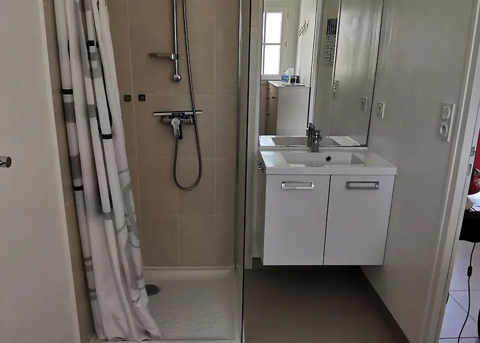 Holiday home Maison Sous Les Pins Pour 5 Pers, Terrasse, Parking A - Fr-1-194-363 *